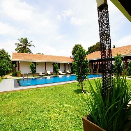 Lespri Grand Negombo Exterior foto