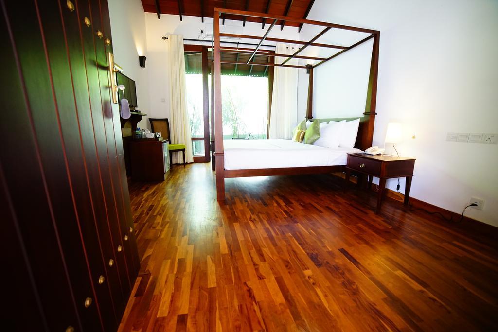 Lespri Grand Negombo Quarto foto