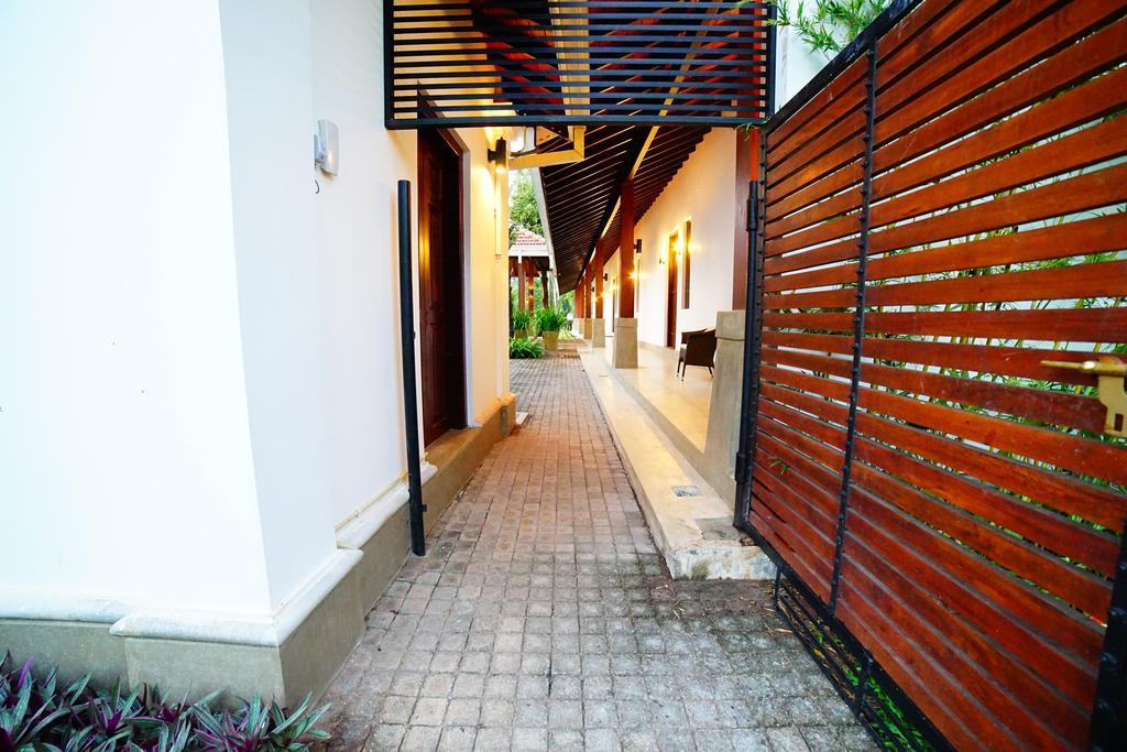 Lespri Grand Negombo Exterior foto