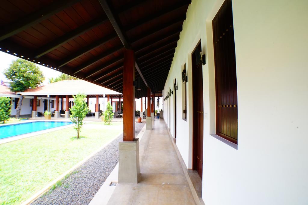 Lespri Grand Negombo Exterior foto