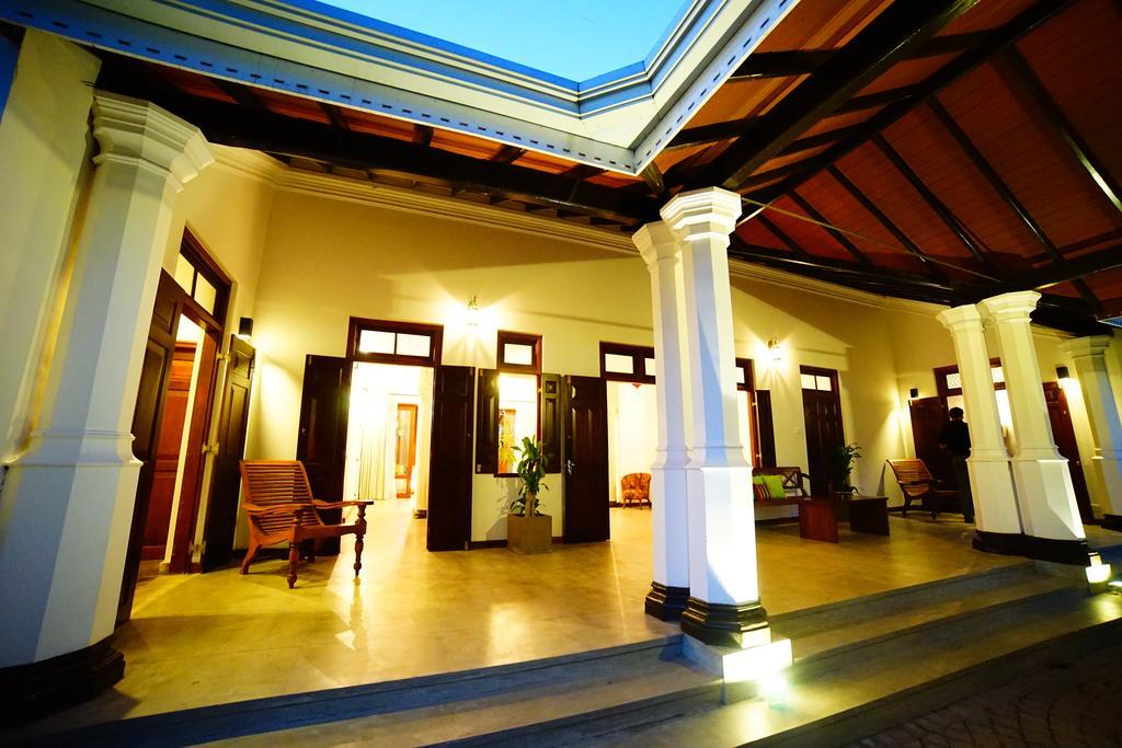 Lespri Grand Negombo Exterior foto