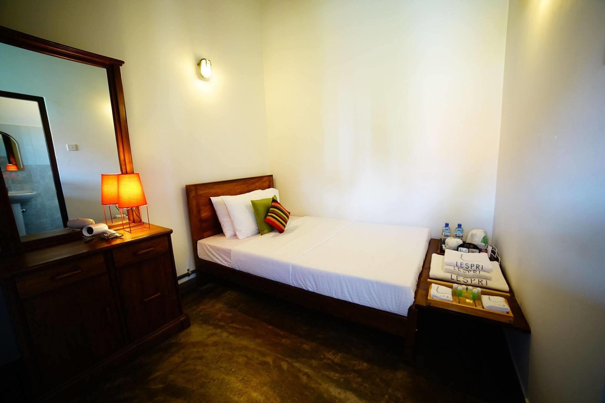 Lespri Grand Negombo Exterior foto