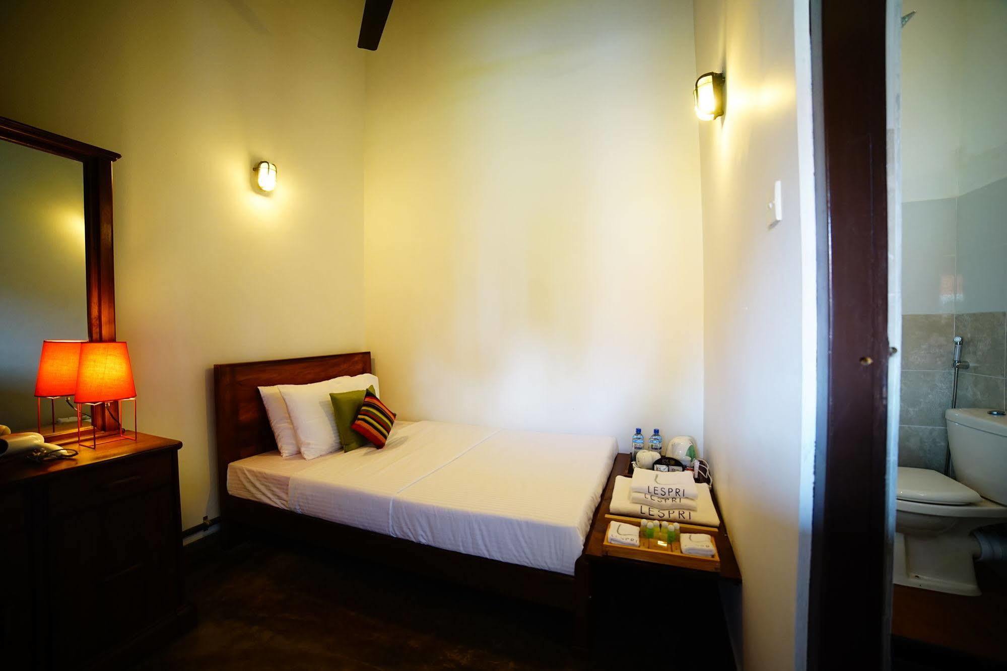 Lespri Grand Negombo Exterior foto