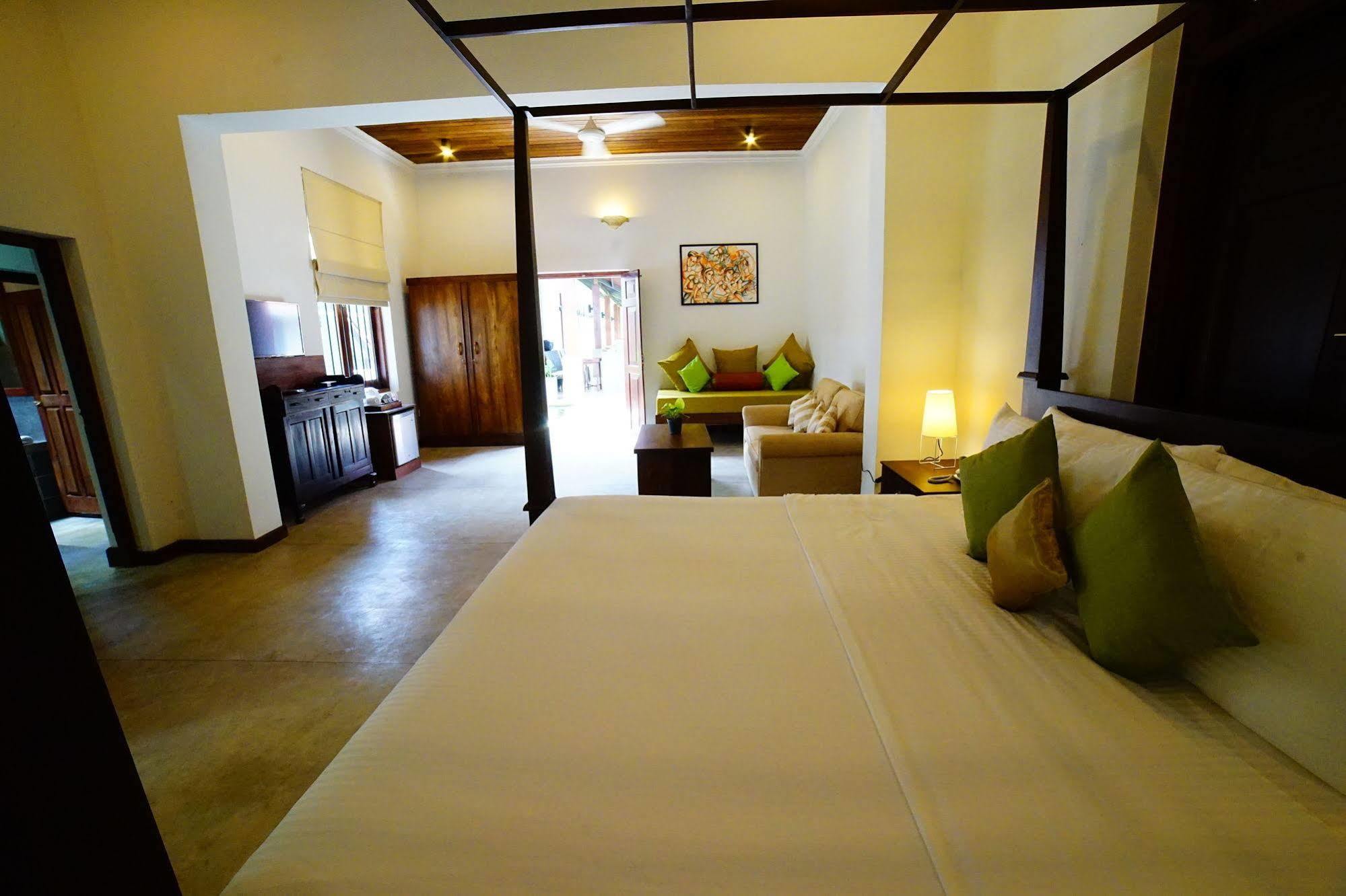 Lespri Grand Negombo Exterior foto