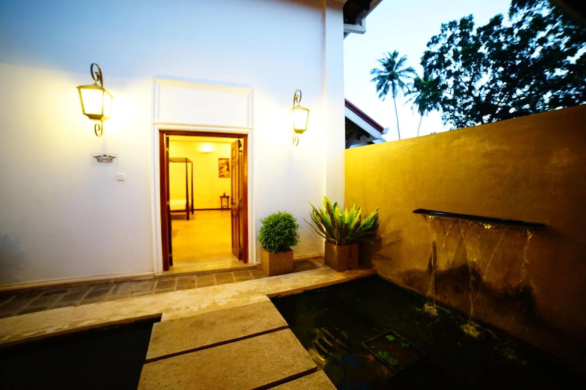 Lespri Grand Negombo Exterior foto