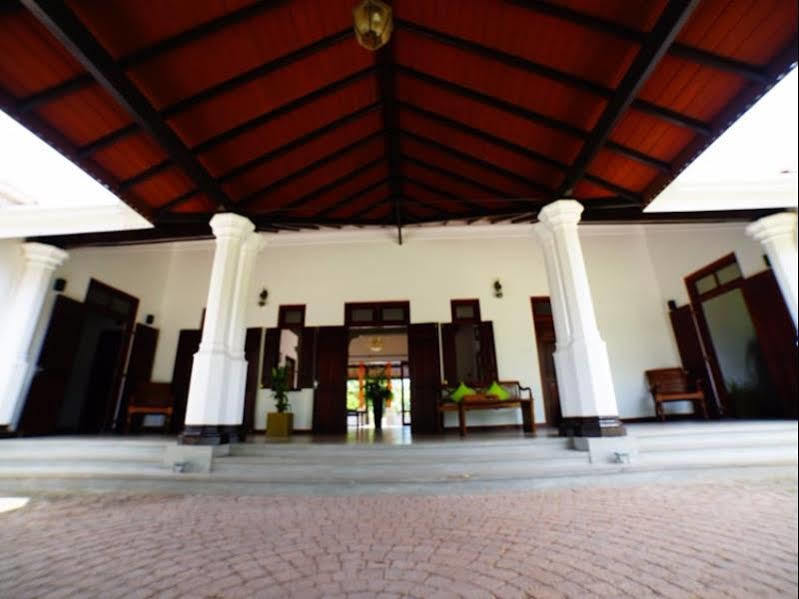 Lespri Grand Negombo Exterior foto