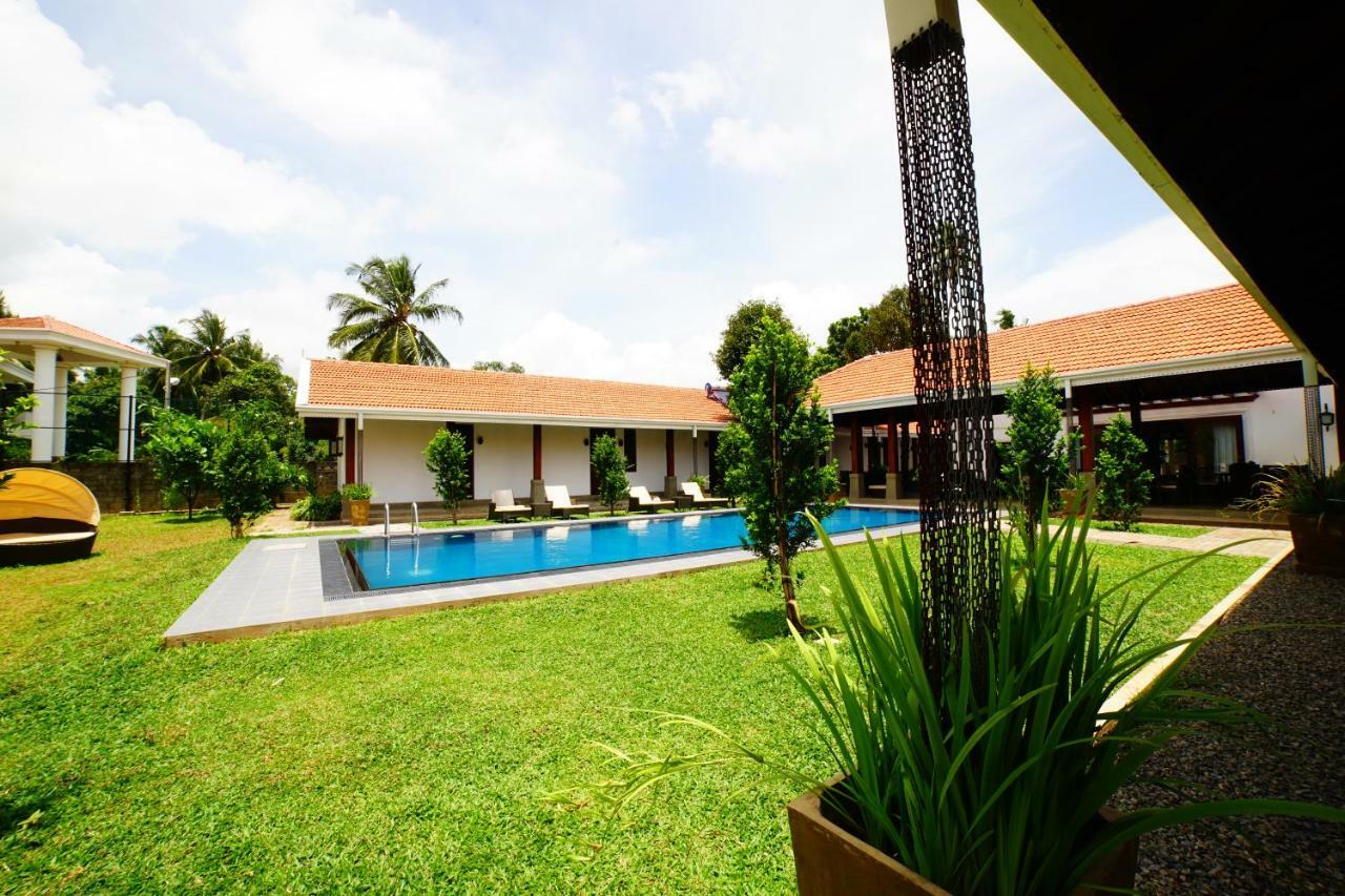 Lespri Grand Negombo Exterior foto